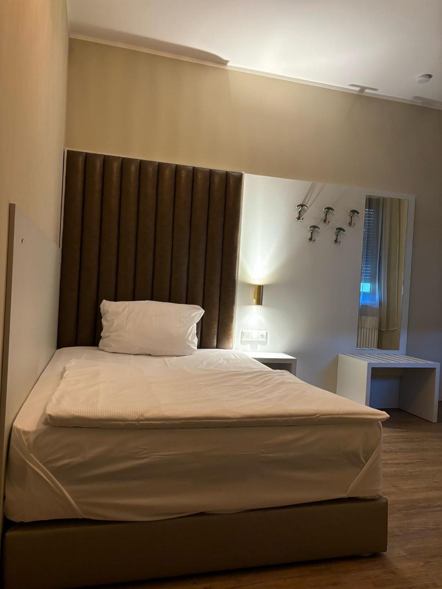 Hotel Athen Kelsterbach Frankfurt Airport Exterior photo